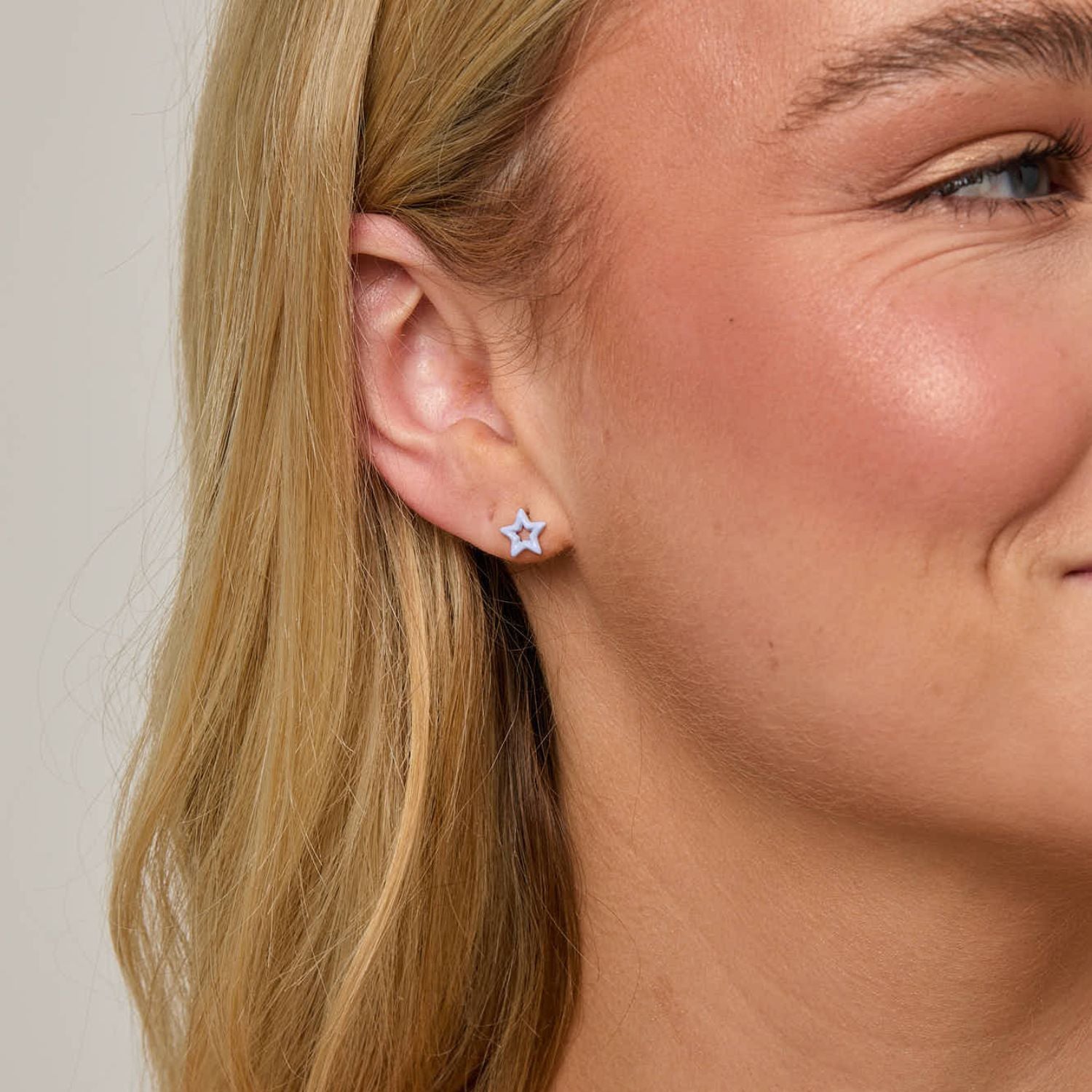 Cometa Star Stud Earrings image 1